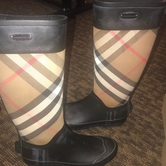 Burberry rain boots - Picture 3 of 5